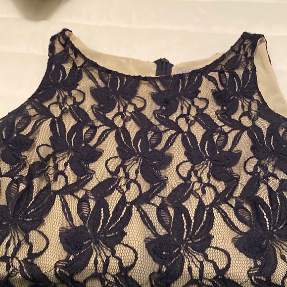donny & nicoles lace dress - Picture 2 of 3